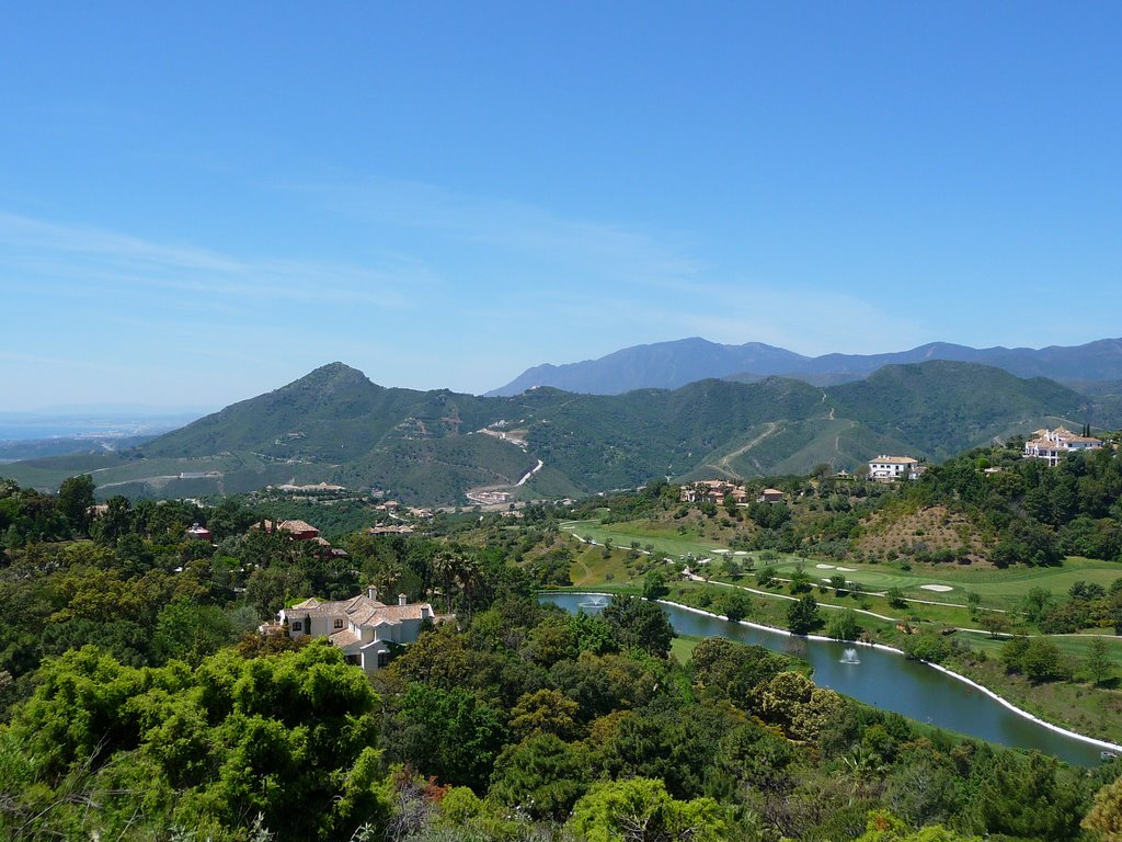 Resultado de imagen de prado montaña de lejos